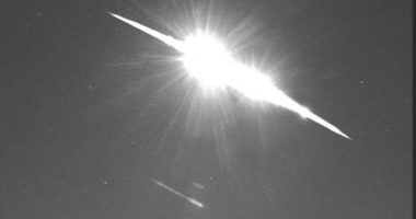 Qielli u zbardh papritur, frikë dhe kuriozitet në Britani