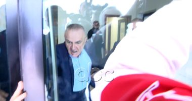 “Dil jashtëë…”! Meta përplaset me policinë në zyrat e FRD-së: Grusht shteti, ju çoj me duart e mia në burg