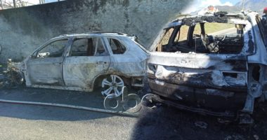 VIDEO/ Merr flakë në ecje, shkrumbohet makina në kryeqytet