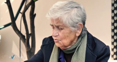 Pas tërmetit ngeli në mes të rrugës, 88-vjeçarja: Më kanë bërë biznesmene, nuk i di as kuptimin