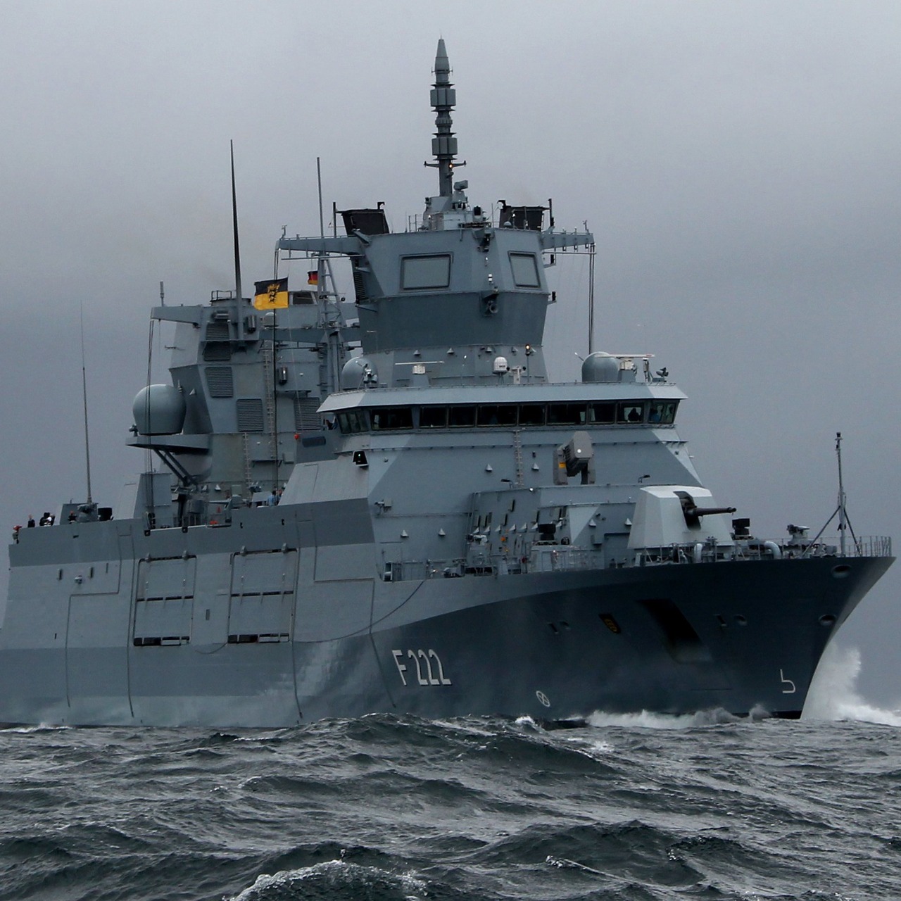 Mund të plasë nga momenti në moment, Gjermania dërgon anijen ushtarake në Mesdhe