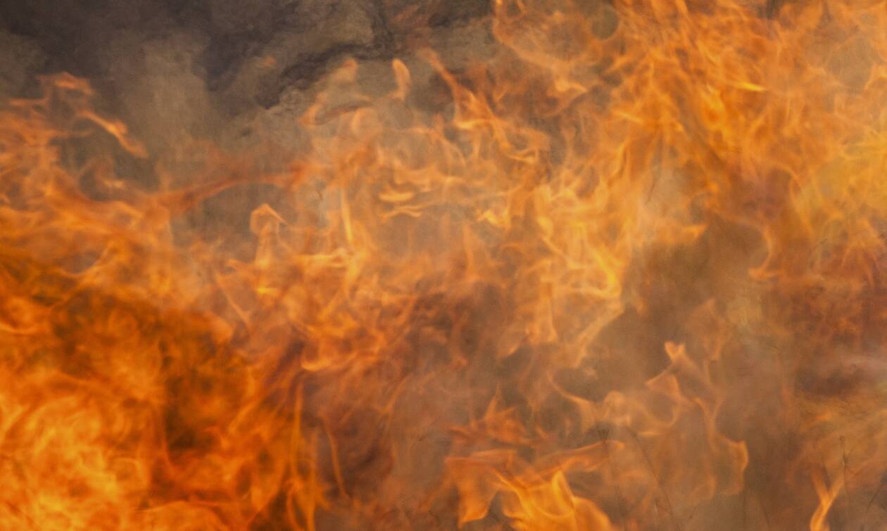 Horror në Rusi: Nëna detyron djalin 8 vjeçar të pijë gazolinë, dhe i vë zjarrin