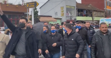 U fut në Kuvend pas djegies së mandateve, deputeti i opozitës parlamentare krah Bashës në Kamëz