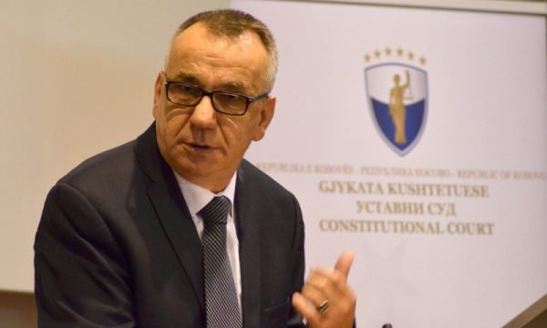 Hasani: Nëse çështja e presidentit çohet në Kushtetuese, gjykata mund t’i japë dritë jeshile Osmanit