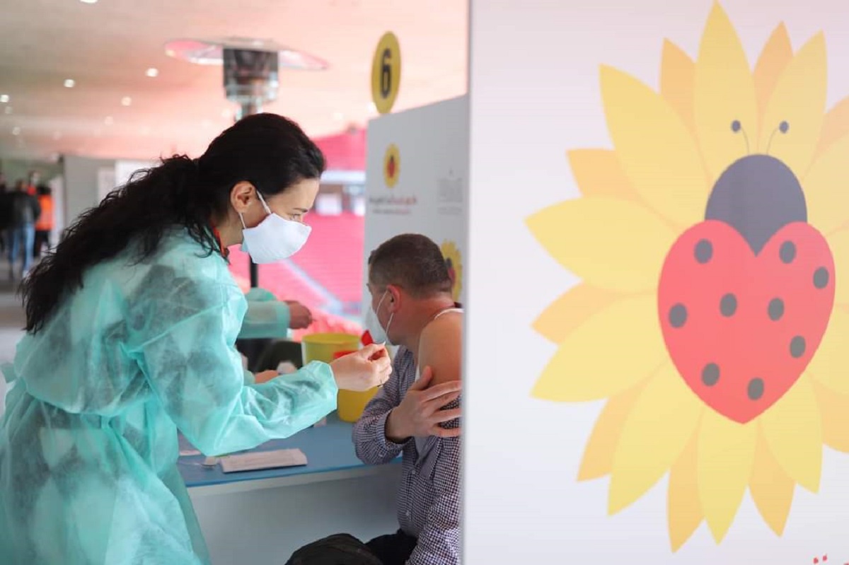 Nis vaksinimi i pedagogëve në Vlorë, sot dhe nesër marrin AstraZeneca-n 320 persona