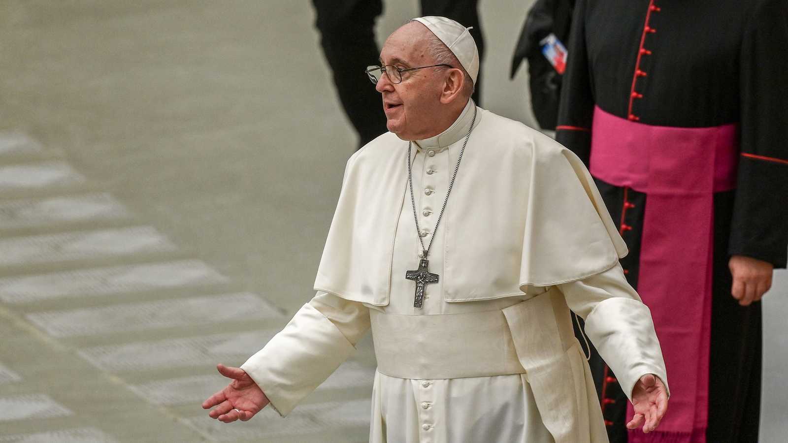 Papa Françesku nuk merr parasysh virusin dhe rreziqet e sigurisë, nis vizitën historike në Irak