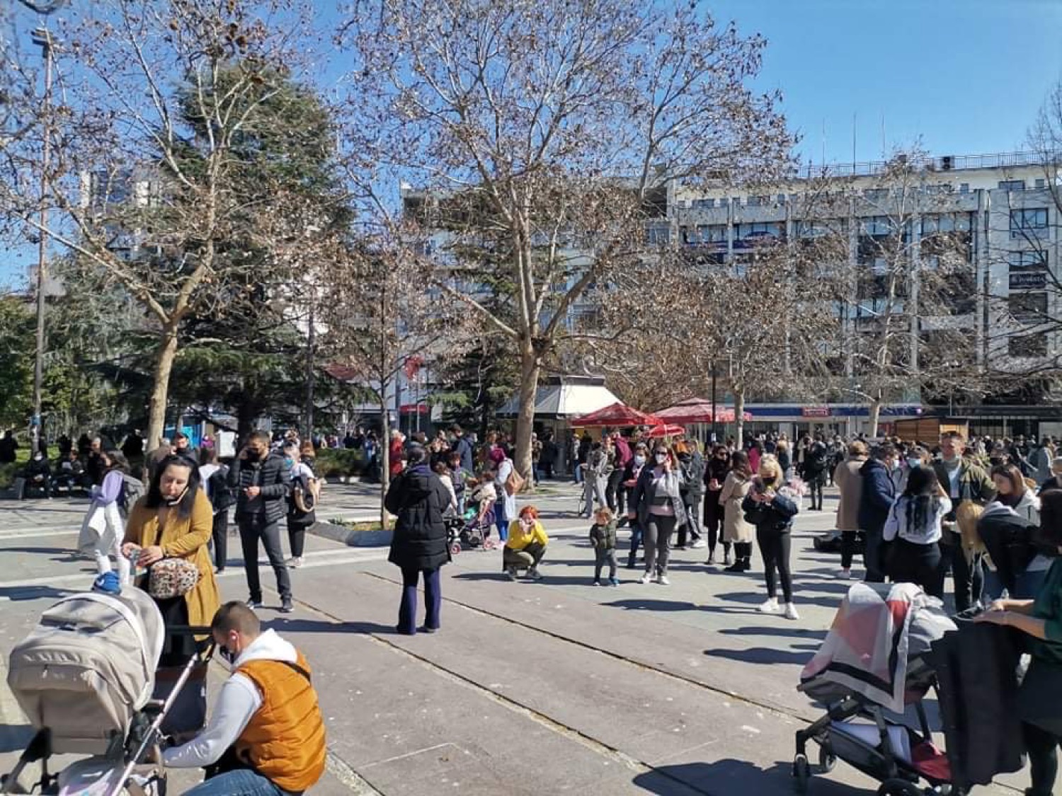 VIDEO/ Tërmeti shkund Greqinë, banorët e Larisas dhe Elasonas vrapojnë të trembur në rrugë e sheshe