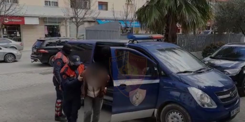 Falsifikim dokumentesh e transportim emigrantësh, pranga dy personave në Korçë