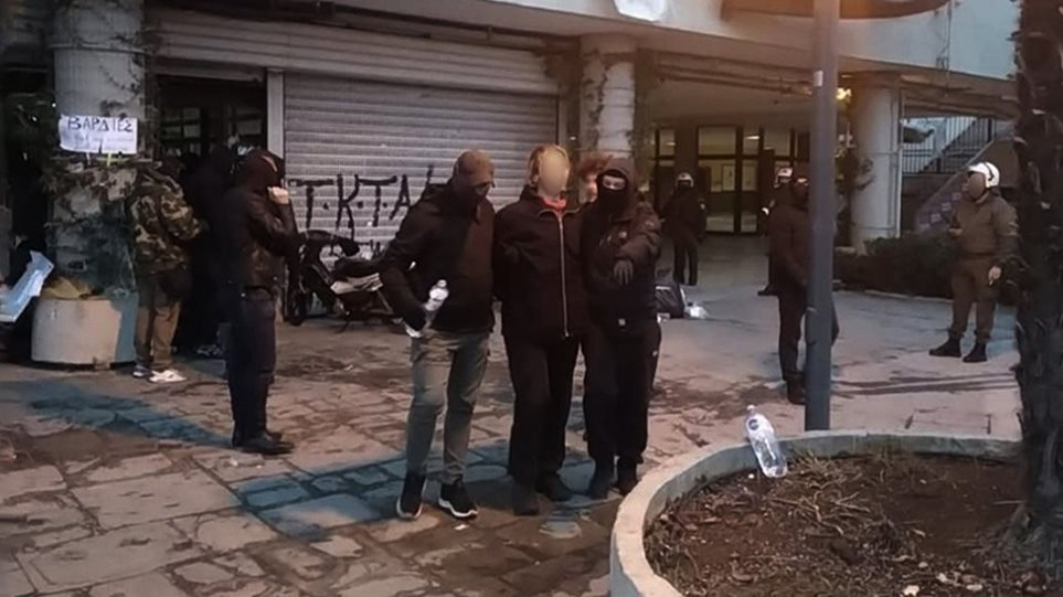 Universiteti i Aristotelit në Selanik rrethohet nga policia, studentët i japin fund protestës 17 ditore