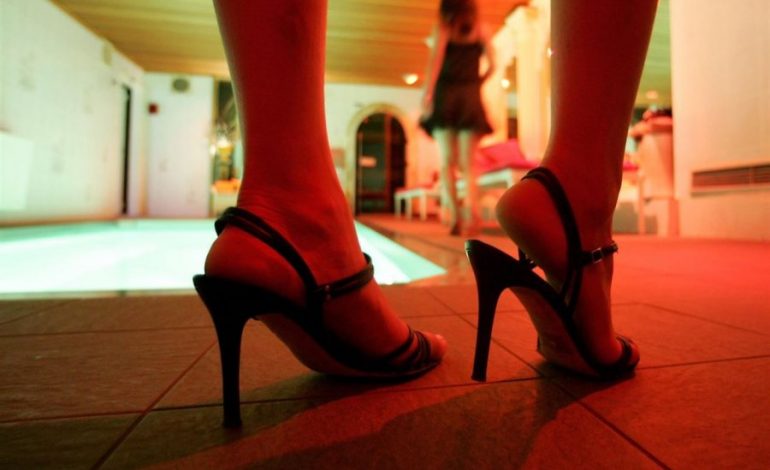 Arrestohet 59-vjeçari për prostitucion në Fier, nën hetim dy gra