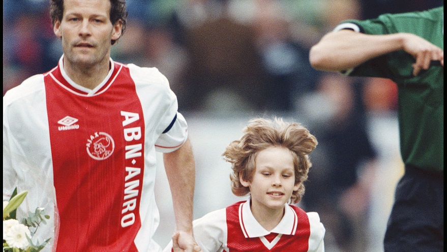 Zyrtare/ “Ai qëndron në shtëpi”, Ajax rinovon me Daley Blind