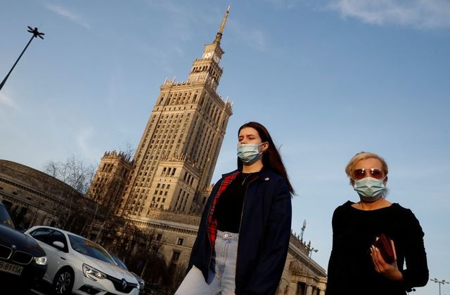 50% e infektimeve me Covid në vendin e punës, Polonia nxit njerëzit të punojnë nga shtëpia