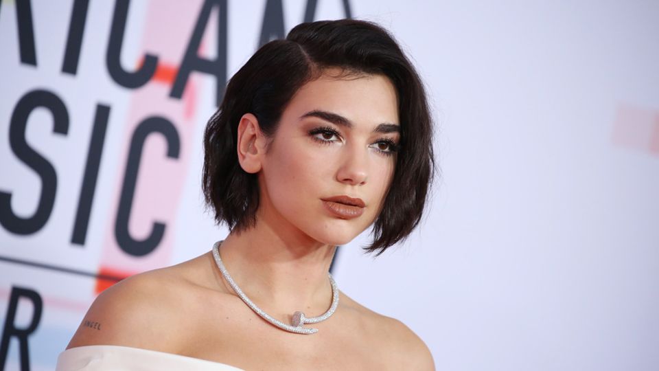 Dua Lipa vazhdon të mbetet mbretëresha e “Spotify”