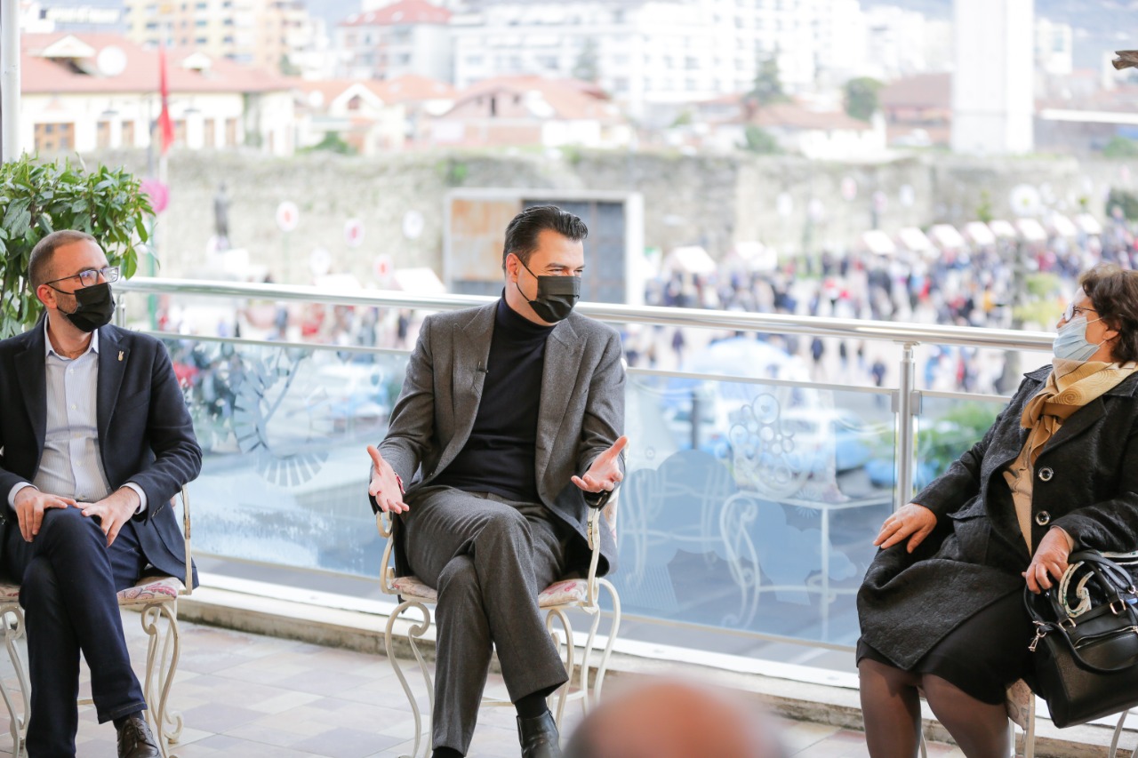 Basha në Elbasan: Bashkë do t’i japim fund të keqes, më 26 prill festojmë sërish Ditën e Verës