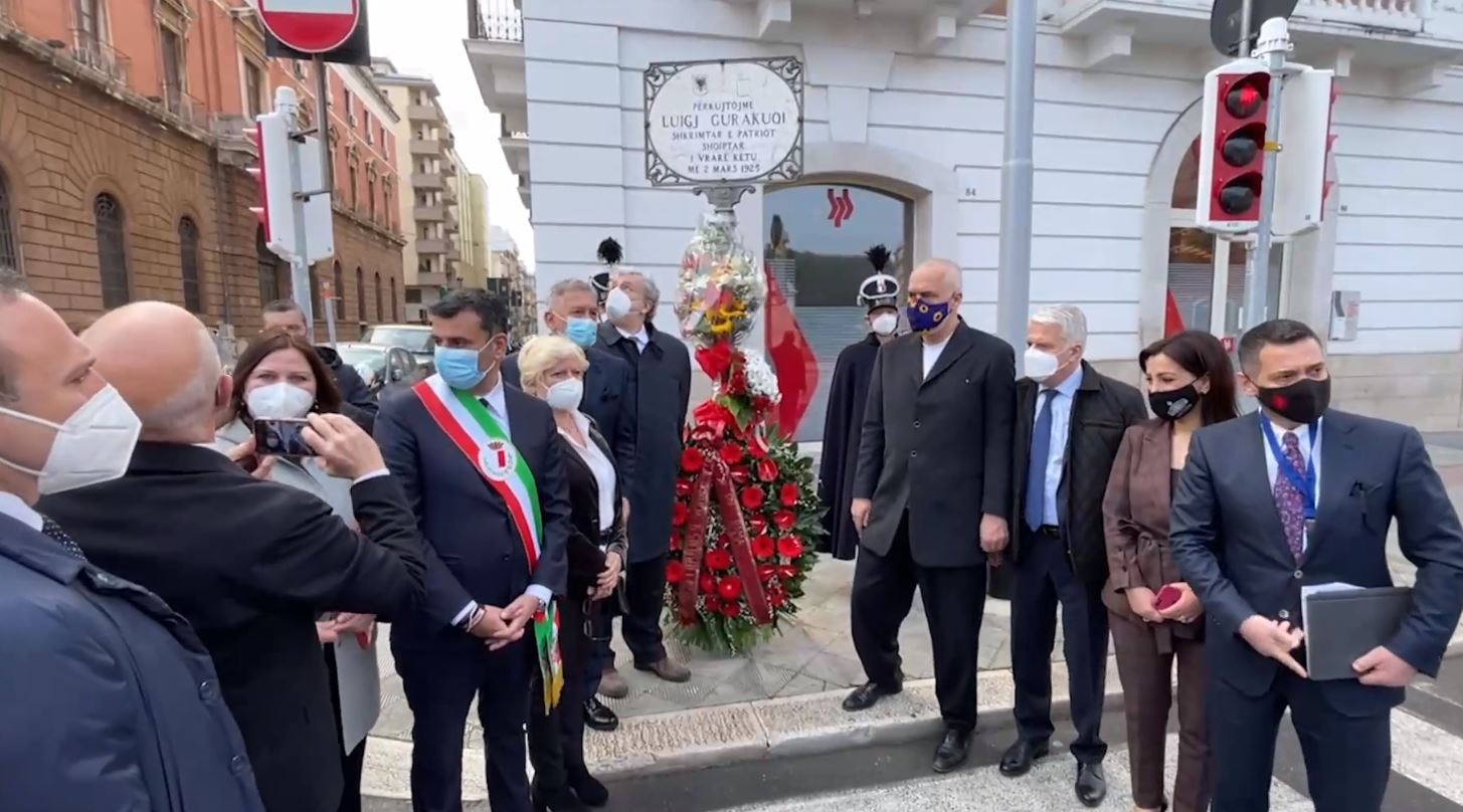 Rama në Bari, homazhe në përkujtimoren e Luigj Gurakuqit