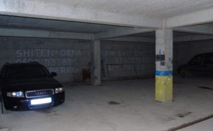 Gjendet i pajetë në një parking automjetesh, 66 vjeçari në Tiranë