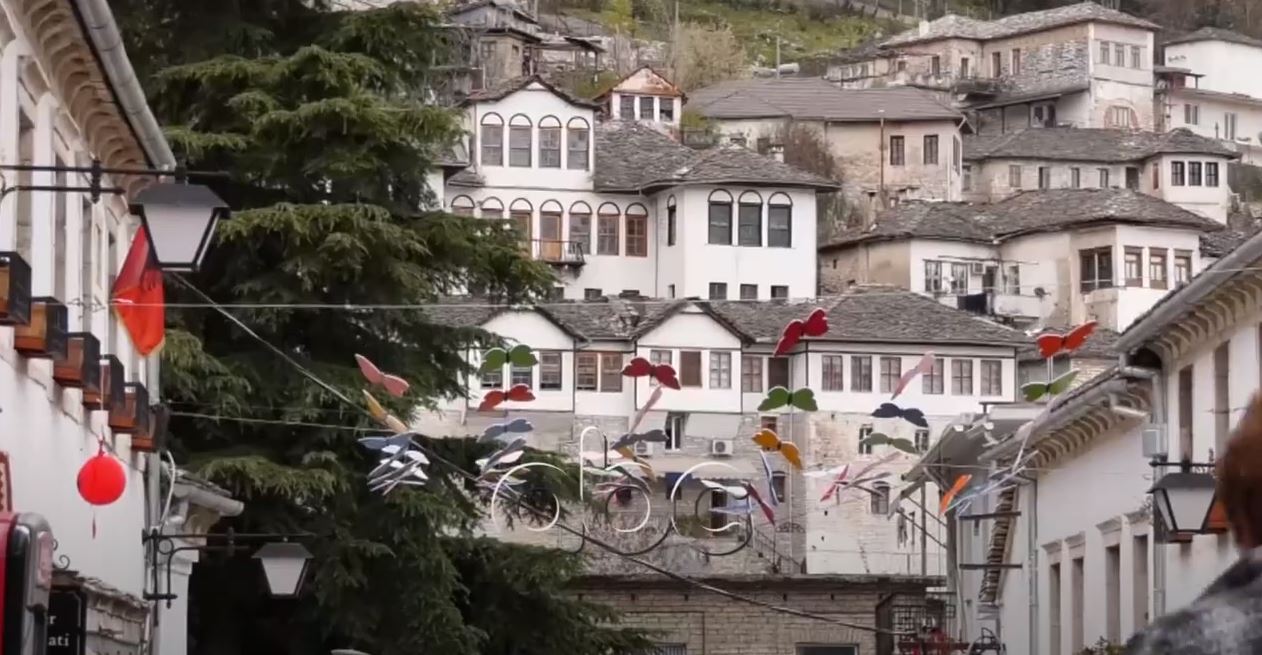 Restaurimi i Pazarit të Gjirokastrës, arkitekti: E vjetra zero, çatitë e trotuaret humbën origjinalitetin