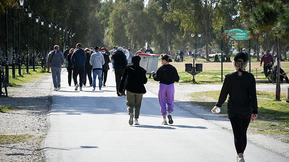 Mbi 1 mijë raste të reja me Covid-19 në Greqi, 59 viktima në 24 orë