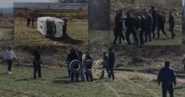 VIDEO/ Autoambulanca përfundon në kanal, shoferët e “zgjidhin” me grushte