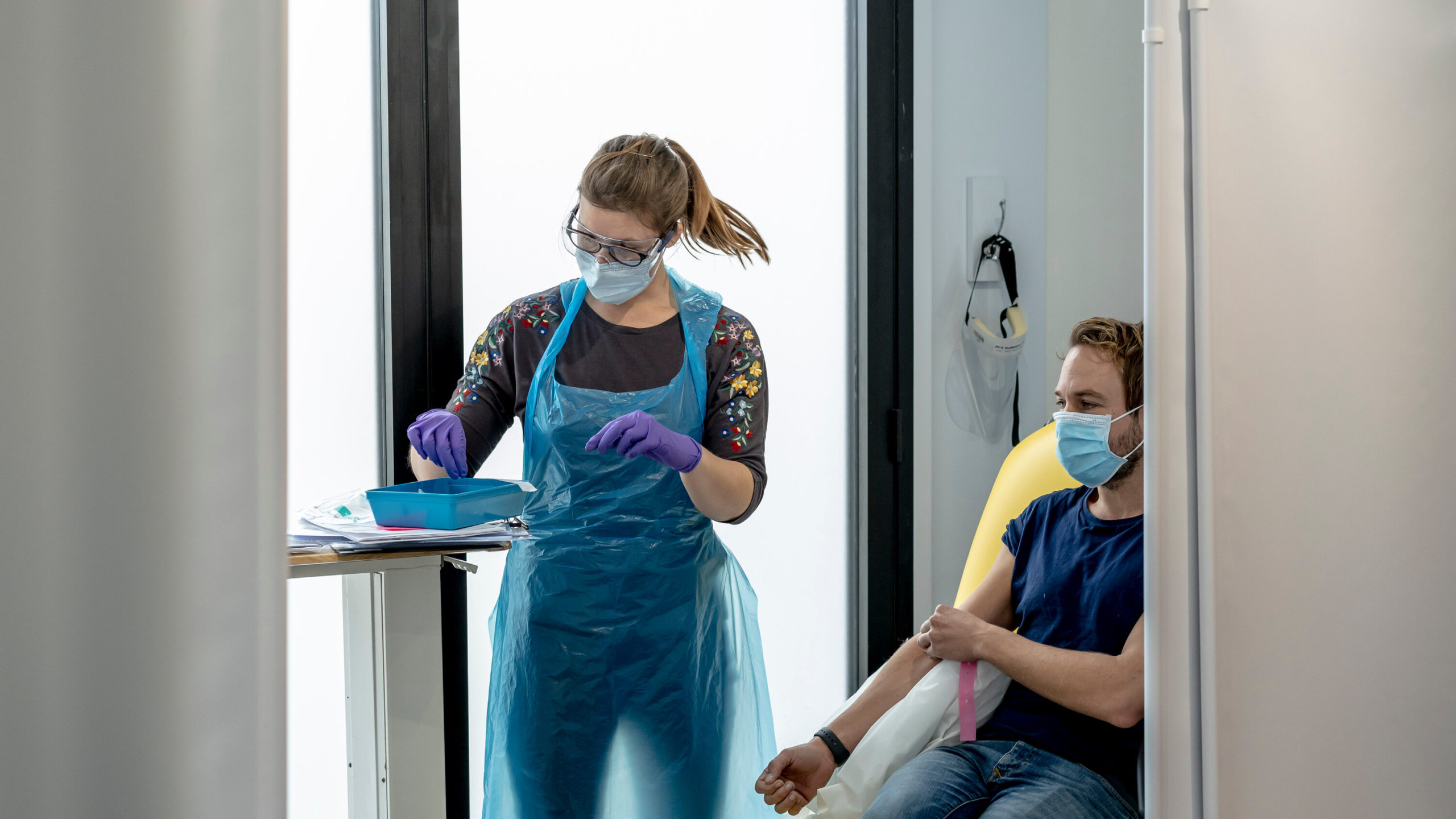 Brenda muajit në Britani nis vaksinimi për moshat mbi 40 vjeç