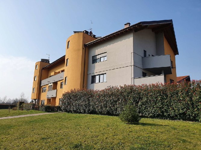 Gruaja vret të bijën 2-vjeçare dhe telefonon burrin: Vajza jonë nuk është më