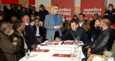 Grumbull, Kryemadhi fushatë ngjitur në Librazhd, injorohet rreziku nga COVID-19