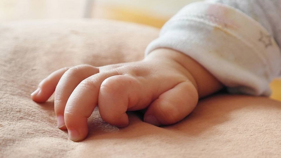 Tronditëse, foshnja 37-ditëshe vdes nga koronavirusi në Greqi