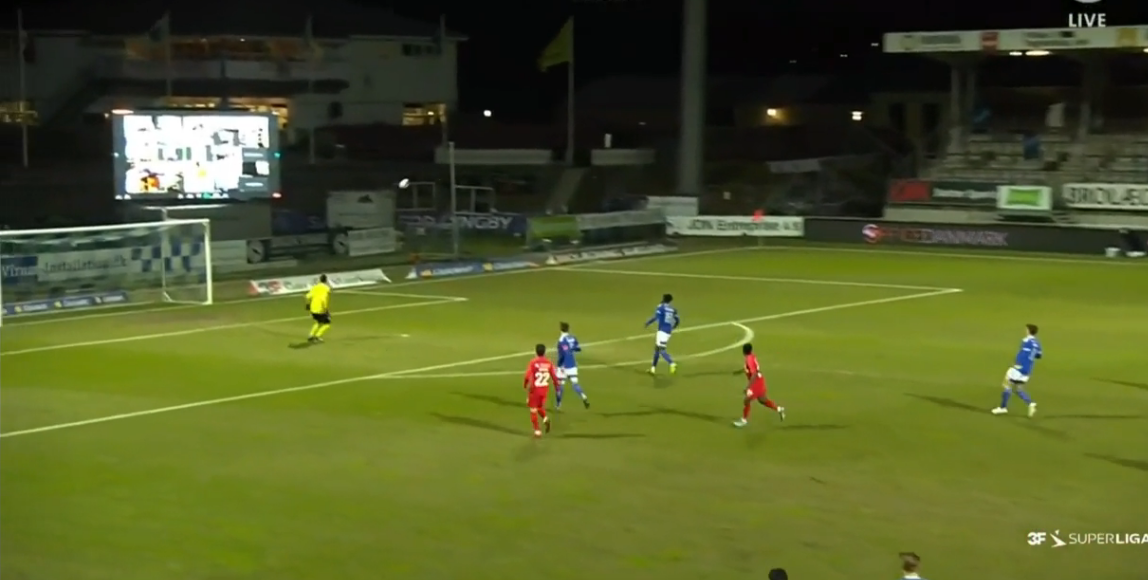 VIDEO/ Si ato të Leo Messit, talenti ganez ekzekuton parabolën perfekte