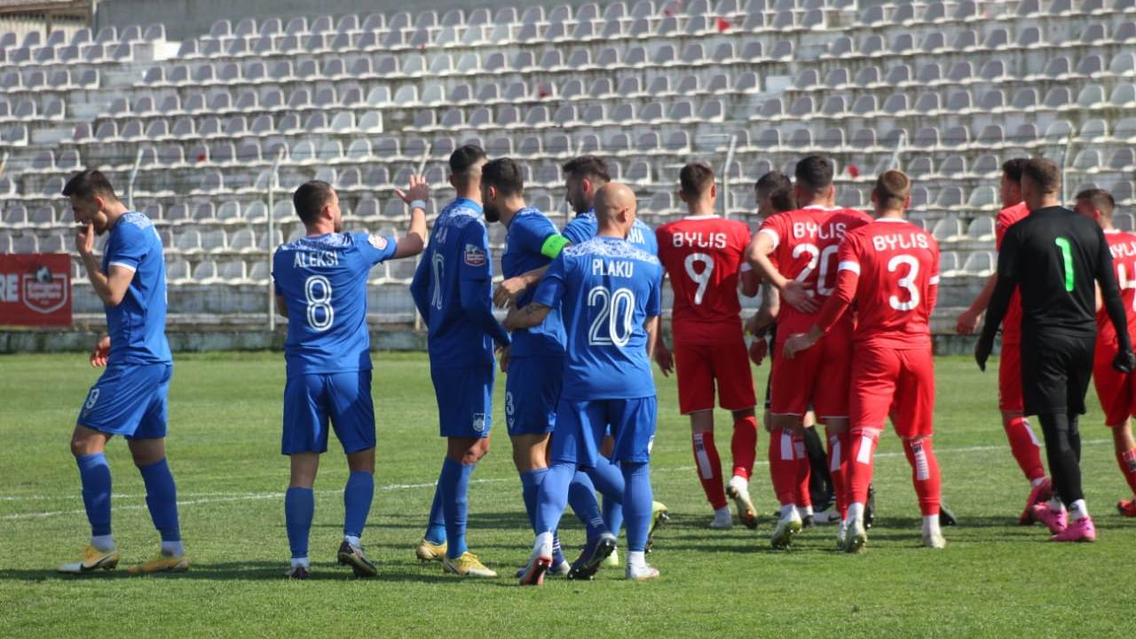 Java e derbit në Superiore, sa shumë futbollistë të pezulluar