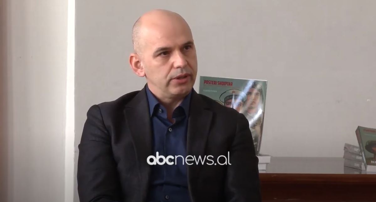 Albumi “Posteri shqiptar” përmban 250 ilustrime posterash nga 1900-1990