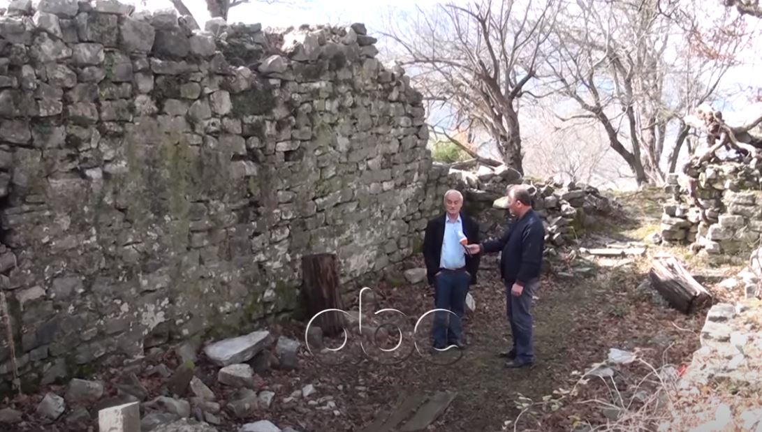 I lënë në harresë, fshati Skuraj njihet për kishat shekullore dhe legjendat që nga koha e Skëndërbeut