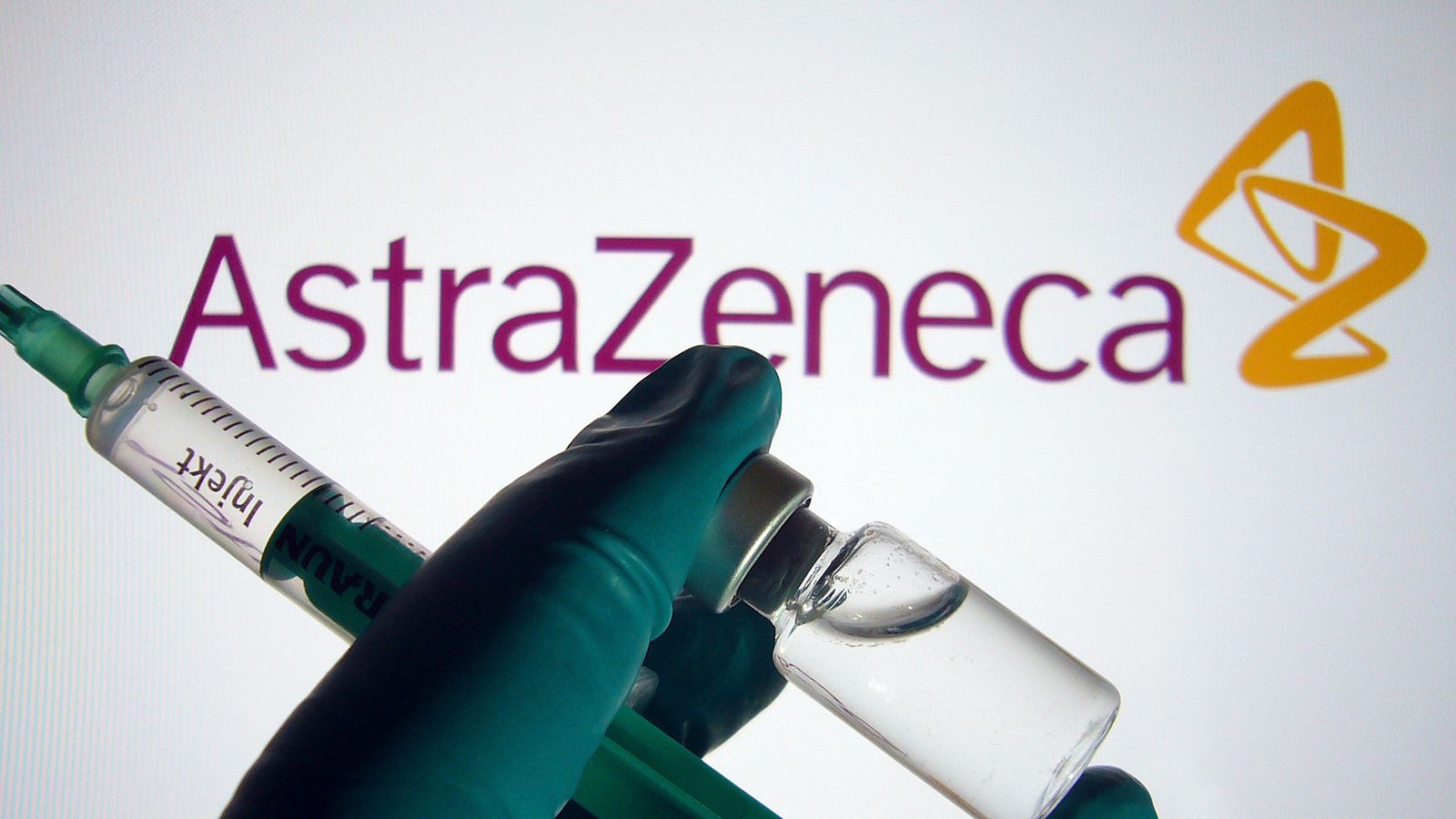 Hemorragji dhe mpiksje gjaku edhe te të rinjtë, një tjetër vend pezullon vaksinën e AstraZeneca