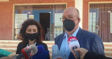 “8 skuadra angleze në terren”, Ambasadori Duncan Norman bën thirrje nga Durrësi: Shkoni të votoni