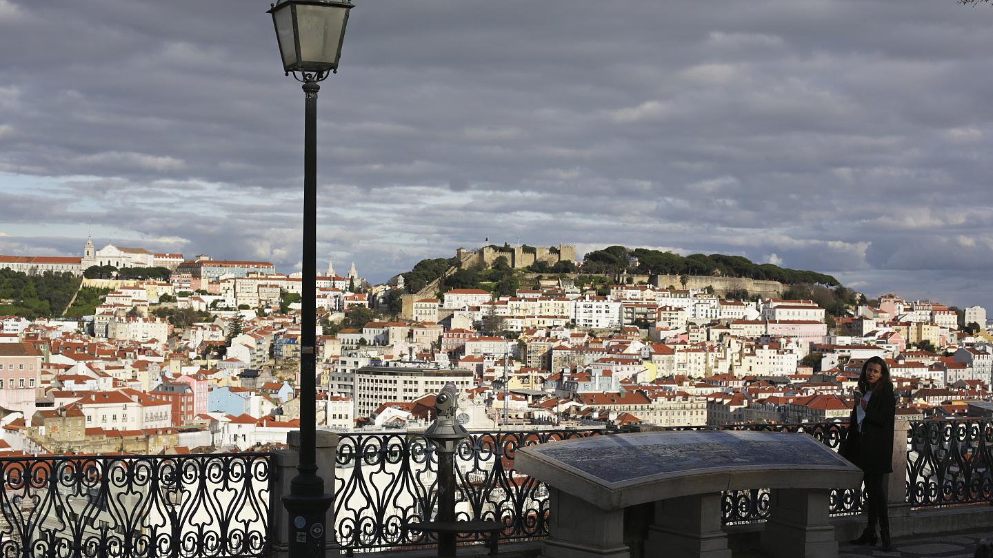 Portugalia lehtëson masat anti-Covid, rihapen restorantet, qendrat tregtare dhe shkollat