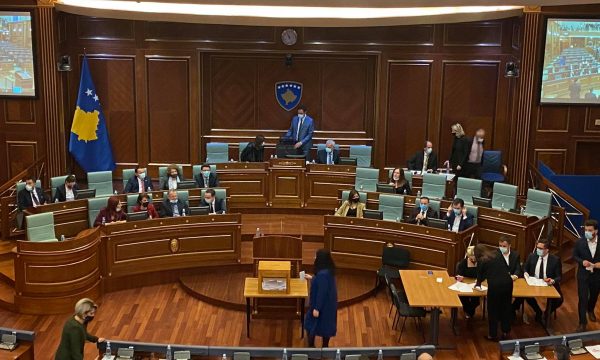 Kosova ende pa President, nuk zgjidhet as në raundin e dytë Vjosa Osmani