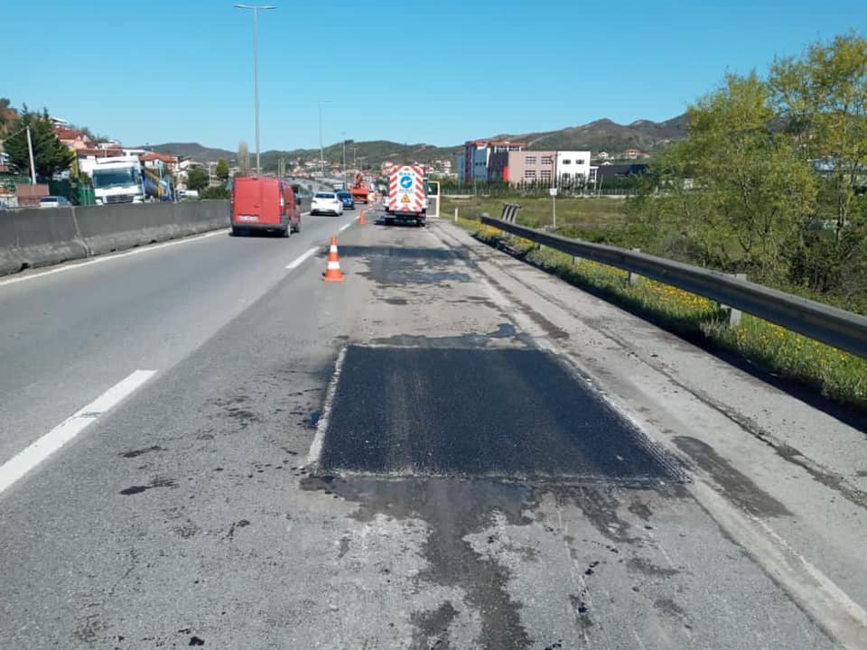 Nis riparimi i autostradës Tiranë-Durrës, ku devijon rruga