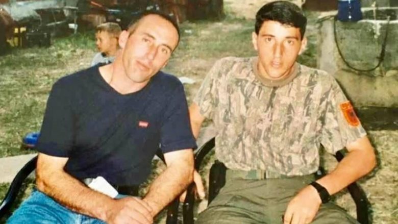 Haradinaj përkujton vëllain e tij të vrarë 16 vite më parë, Enverin