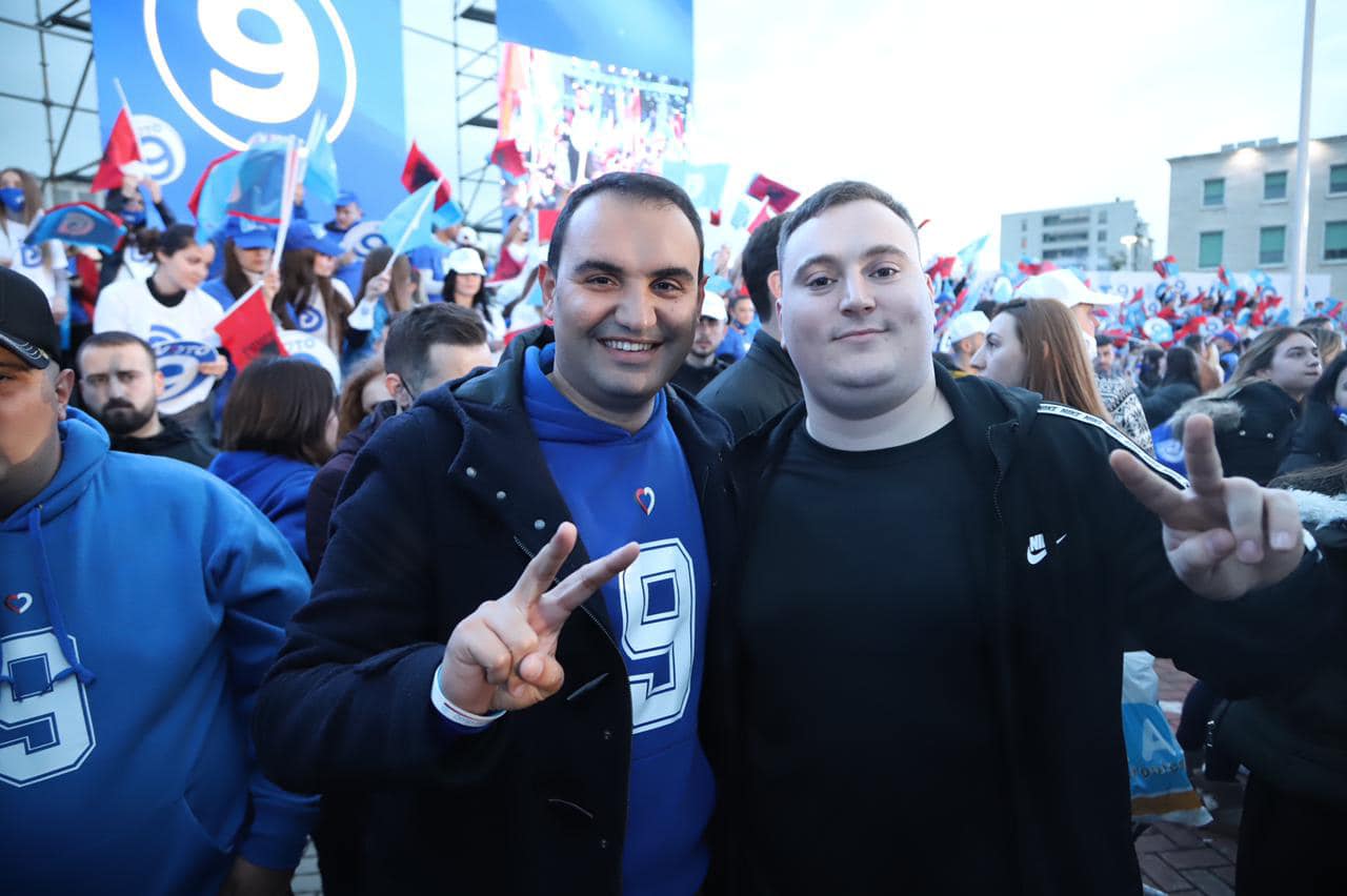 FOTO/ Glauk Olldashi në mbylljen e fushatës së demokratëve, Këlliçi: Krenaria e të ndjerit Sokol