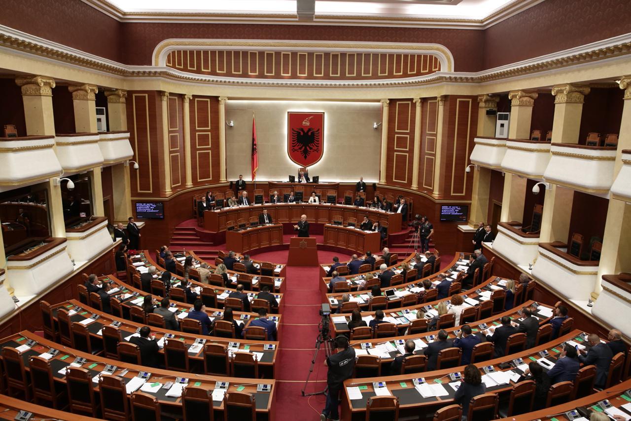 Kuvendi mblidhet të martën, nga vaksinat tek dekretet e Metës, pikat e rendit të ditës