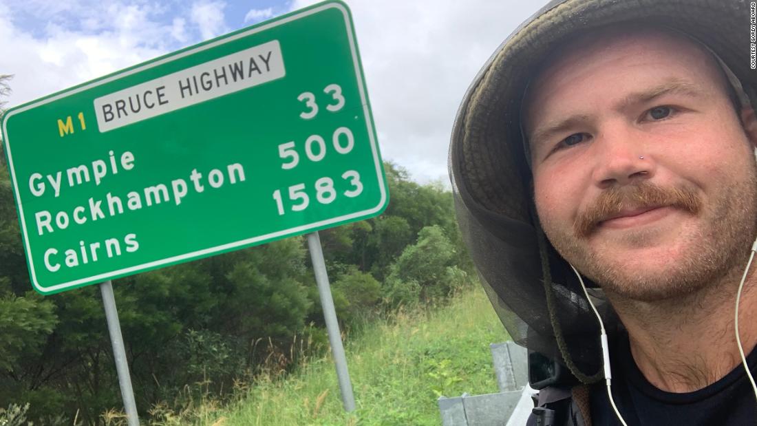 I riu udhëton 4,000 km me skateboard përgjatë brigjeve të Australisë