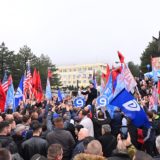 “Në Tropojën e Sali Berishës dhe Azem Hajdarit”, Basha pritet me daulle e brohoritje nga qytetarët