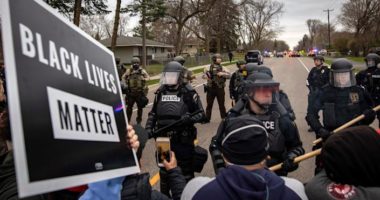 Vrasja e 20-vjeçarit me ngjyrë, dorëheqja e policëve nuk ndalon trazirat në Minnesota