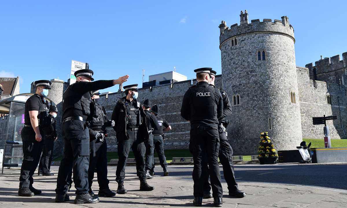 Vetëm një orë na ndan nga funerali i Princit Philip, Londra nën masa të forta sigurie