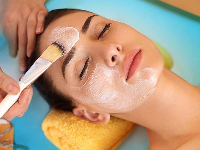 Si t’i përdorni lëvoret e mollës për një lëkurë të pastër