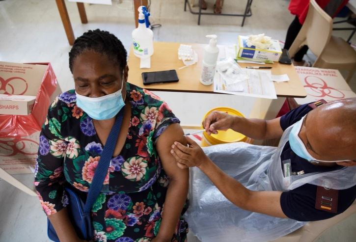 Afrika e Jugut nis vaksinimin me Johnson&Johnson