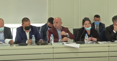 Celibashi pro fletës së votimit me emra, Bushati: Dua të njihem me vendimin, nuk mora dot leje te E-Albania