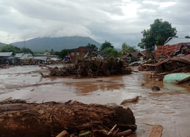 Cikloni tropikal godet Indonezinë, të paktën 76 viktima