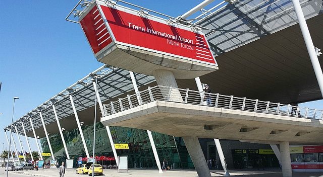 Protestojnë punonjësit e kontrollit ajror, ndërpriten për 40 minuta fluturimet në aeroportin “Nënë Tereza”