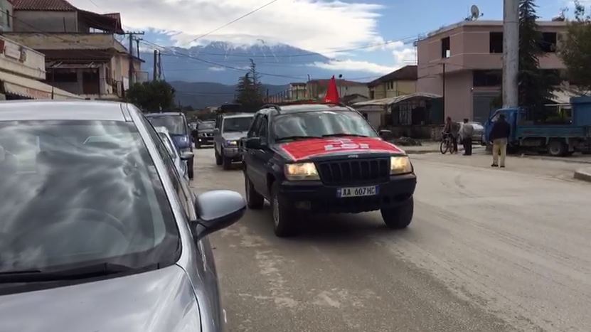 LSI takim përmbyllës në Berat, simpatizantët mbushin rrugë, trafik i rënduar