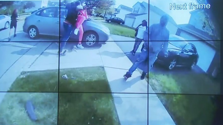 VIDEO/ Policia e Ohios vret 16-vjeçaren me ngjyrë, e cila po kërcënonte dy të tjerë me thikë